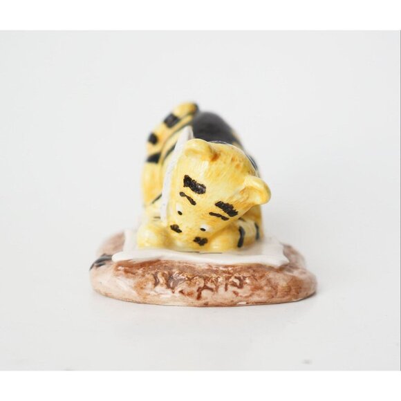 Vintage Royal Doulton Tigger Signs The Rissolution Walt Disney Figurine Winnie - Picture 2 of 6